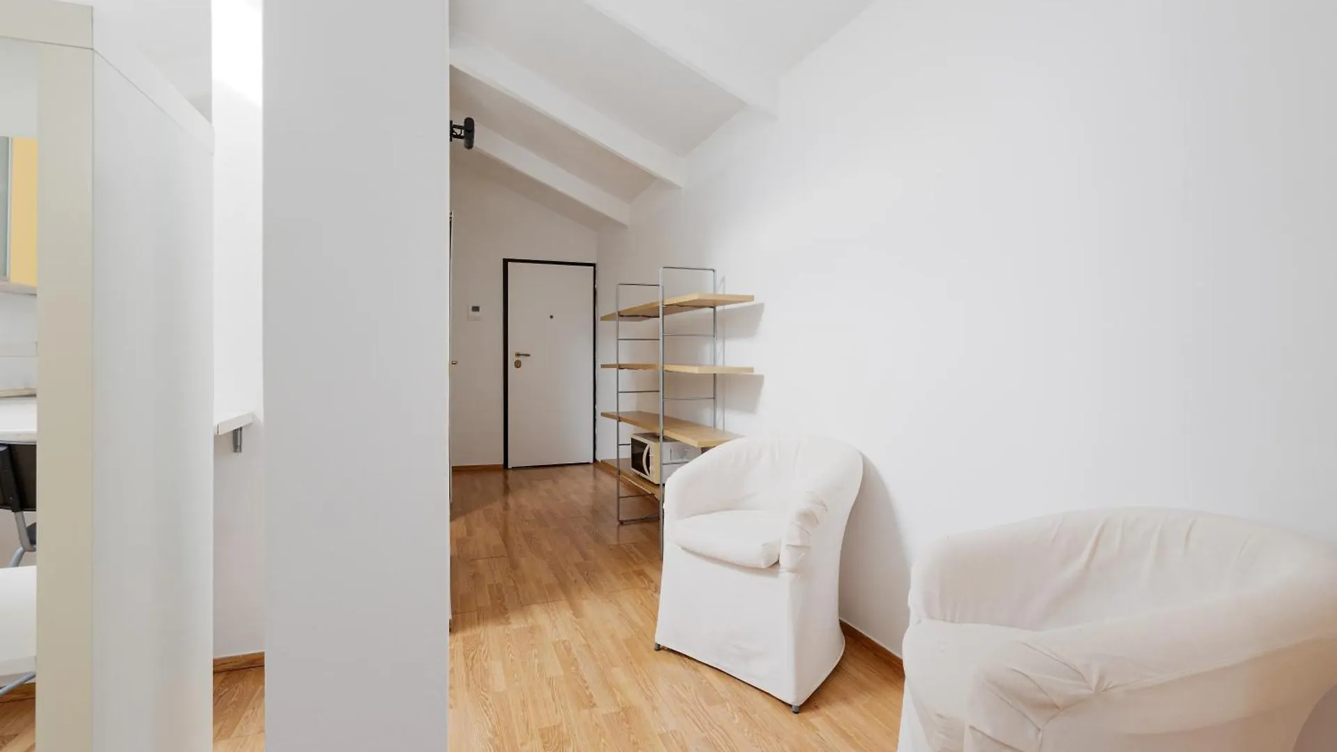 Milano Viale Umbria Bright Studio Italy