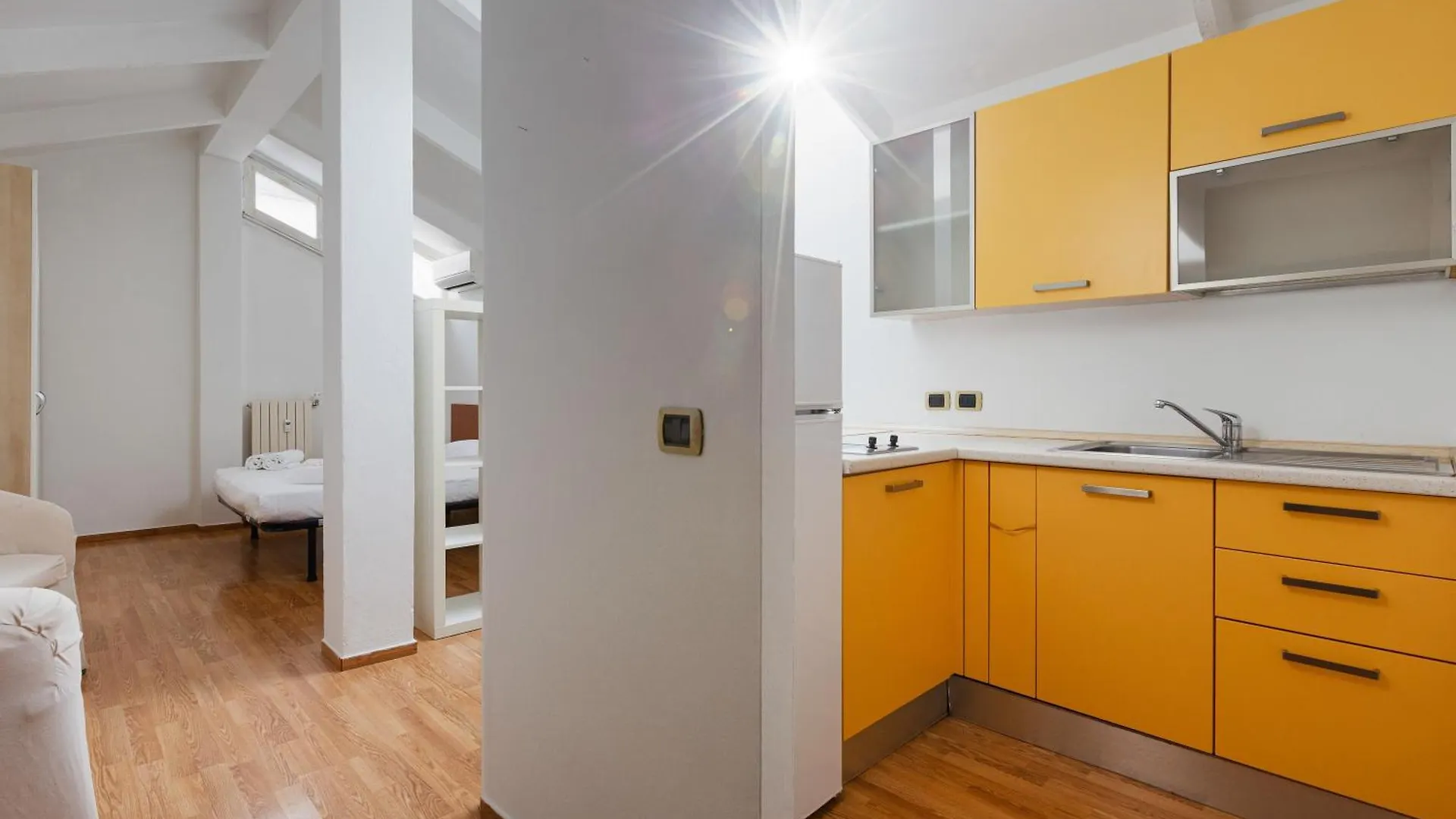 Milano Viale Umbria Bright Studio 0*, Milan Italy