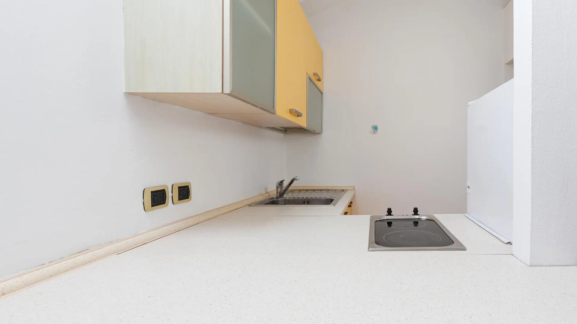 Apartment Milano Viale Umbria Bright Studio