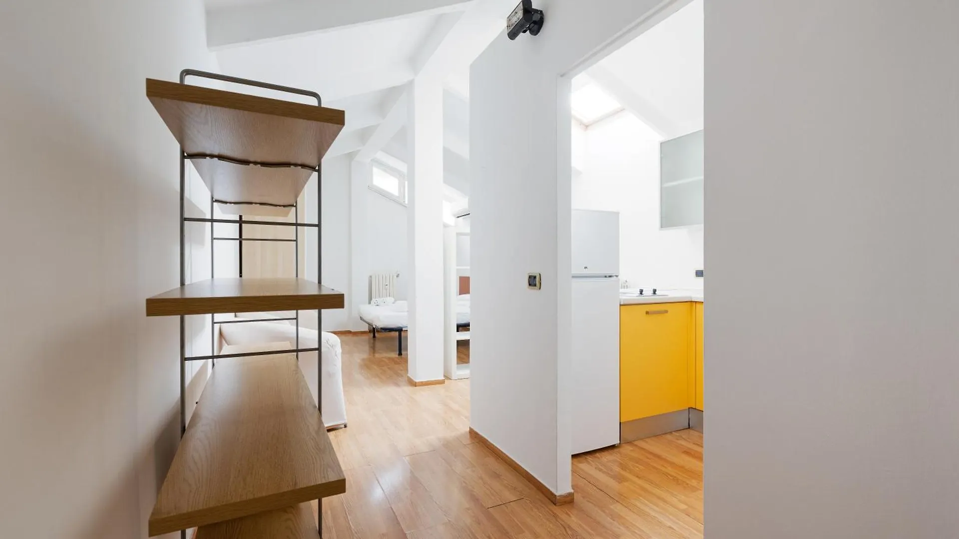 Apartment Milano Viale Umbria Bright Studio