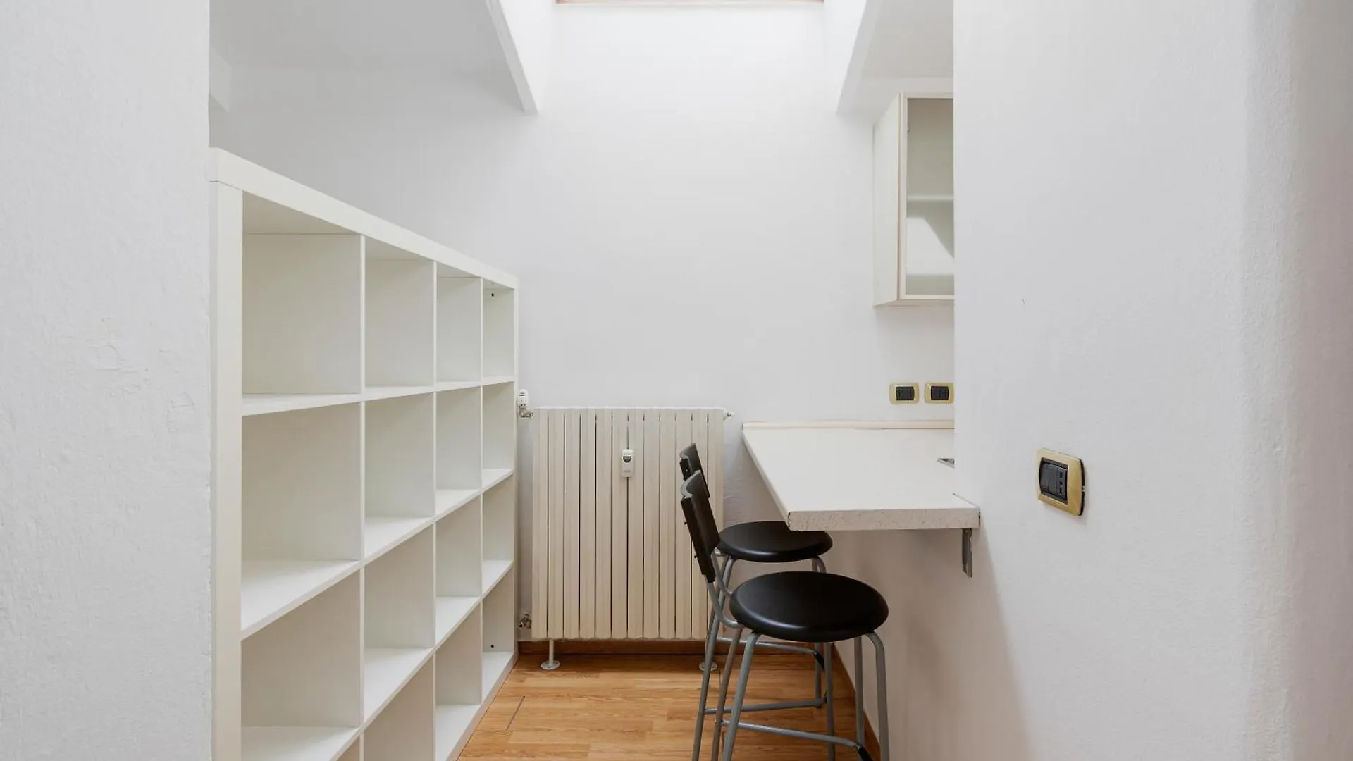 Milano Viale Umbria Bright Studio Apartment